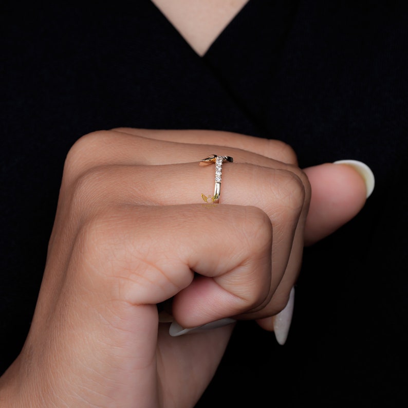 Lab Diamond Wave Bypass Ring – Minimal 14K Gold