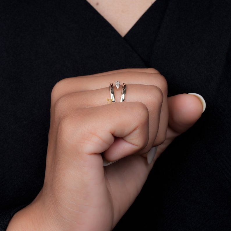 Minimalist Lab Diamond Claw Stacking Ring