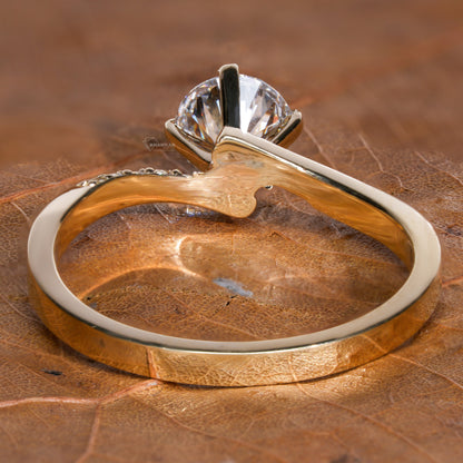 Round Lab Diamond Engagement Ring – Twisted Pave Band