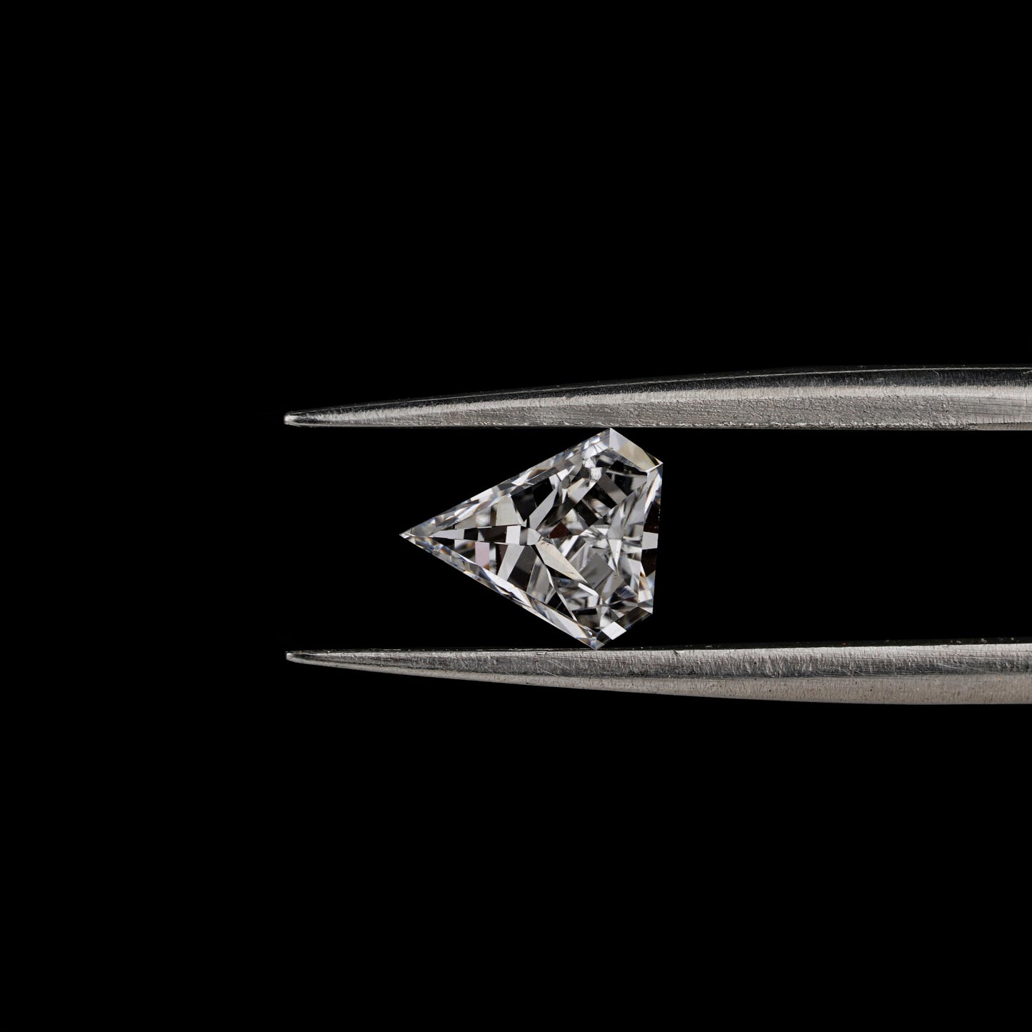 Shield Cut Lab grown Diamond For Solitaire Diamond Engagement Ring Loose Diamond For Jewelry CVD Diamond For Earrings For customization