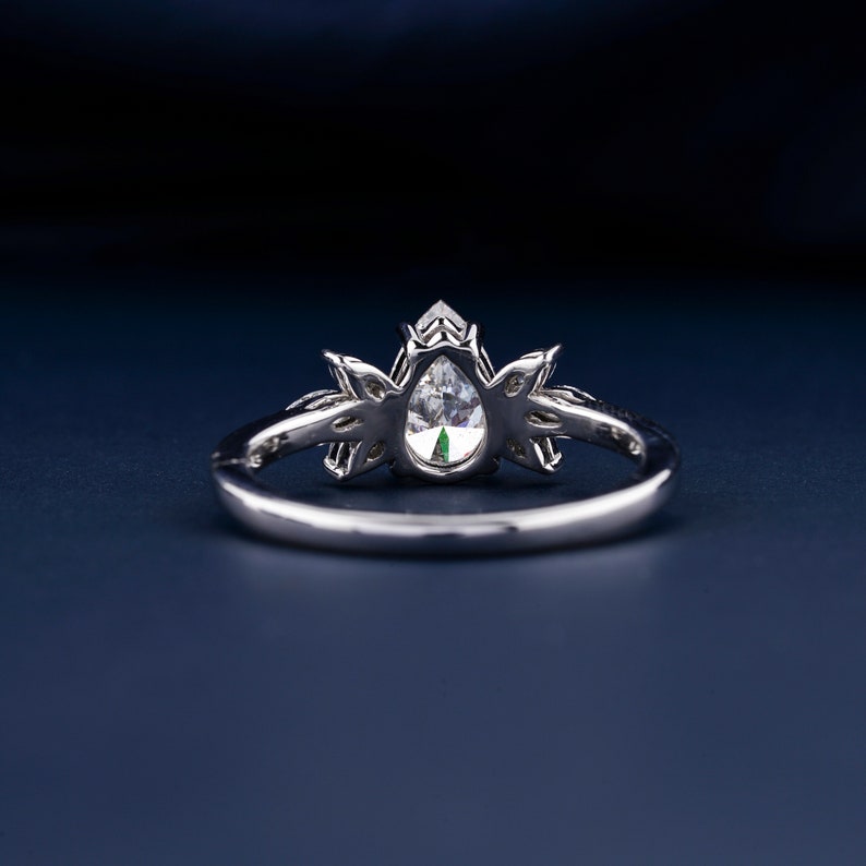Pear Cut Diamond Engagement Ring,1 CT Pear Labgrown Diamond Ring,Marquise Side Stone Ring,Vintage Style Wedding Ring,Anniversary Gifts