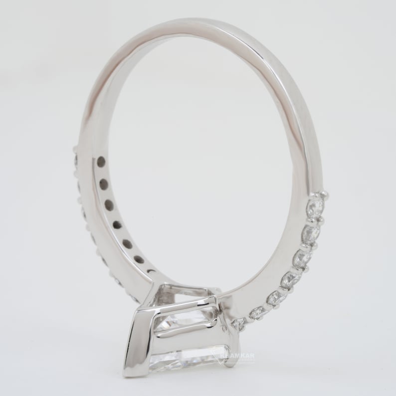 Kite Cut Lab Grown Diamond Engagement Ring,1.5 Ct E VS1 Kite Cut Halo Diamond Ring,Bridal Wedding Ring,BirthdayGift For Her,Anniversary Ring