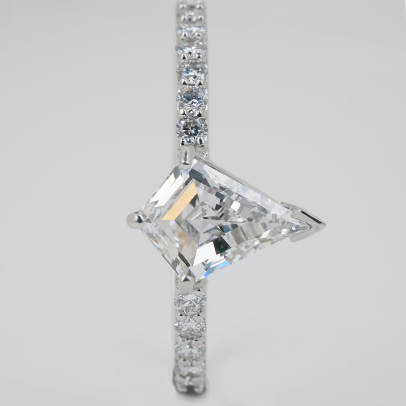 Kite Cut Lab Grown Diamond Engagement Ring,1.5 Ct E VS1 Kite Cut Halo Diamond Ring,Bridal Wedding Ring,BirthdayGift For Her,Anniversary Ring