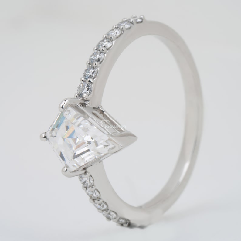 Kite Cut Lab Grown Diamond Engagement Ring,1.5 Ct E VS1 Kite Cut Halo Diamond Ring,Bridal Wedding Ring,BirthdayGift For Her,Anniversary Ring