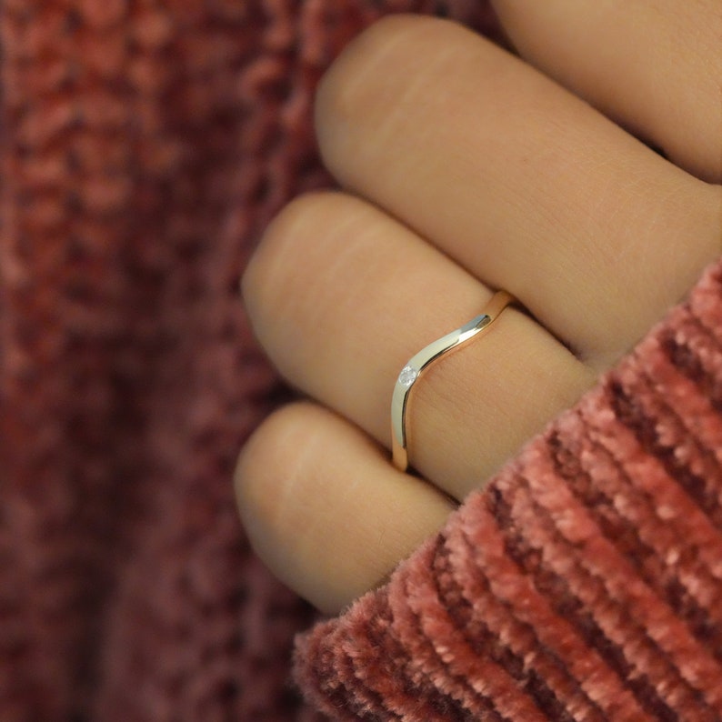 Lab Grown Diamond Arch Bezel Solitaire Ring – Minimalist Wave Band