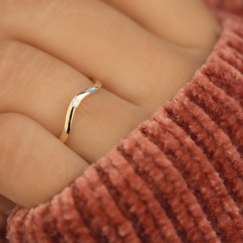Lab Grown Diamond Arch Bezel Solitaire Ring – Minimalist Wave Band