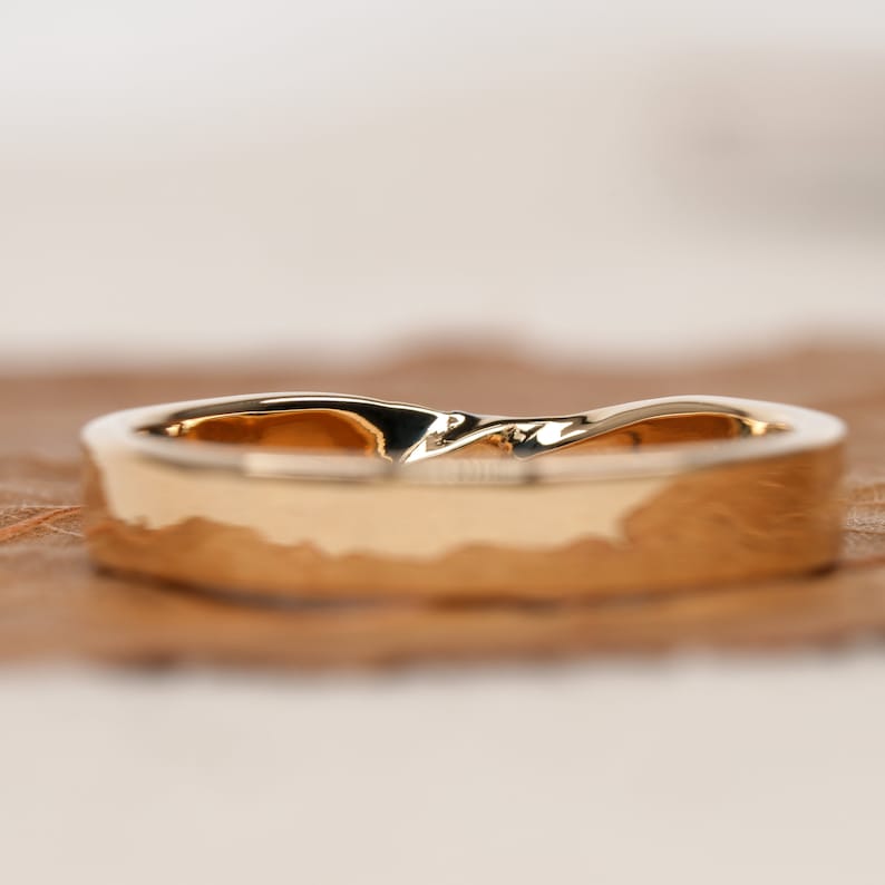 14K Gold Twist Wedding Band | Lab Diamond Möbius Ring