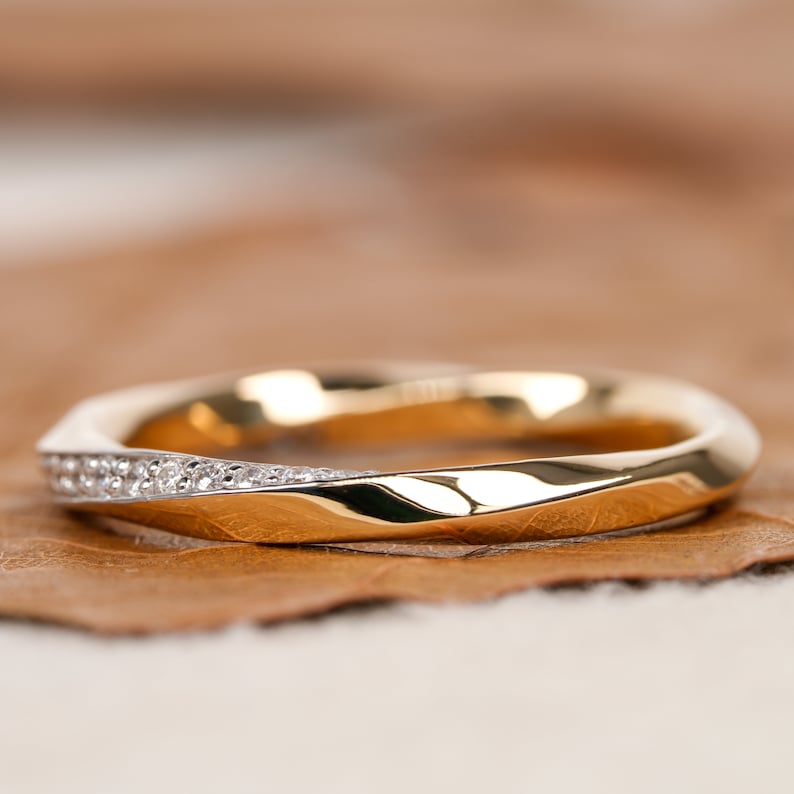 14K Gold Lab Grown Diamond Twist Pave Mobius Wedding Band