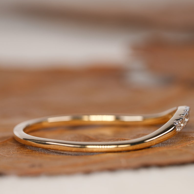 14K Yellow Gold Lab Diamond Curved Wedding Band