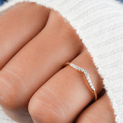 Lab Grown Diamond Curved Band 14K Gold