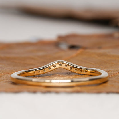 Lab Grown Diamond Curved Band 14K Gold