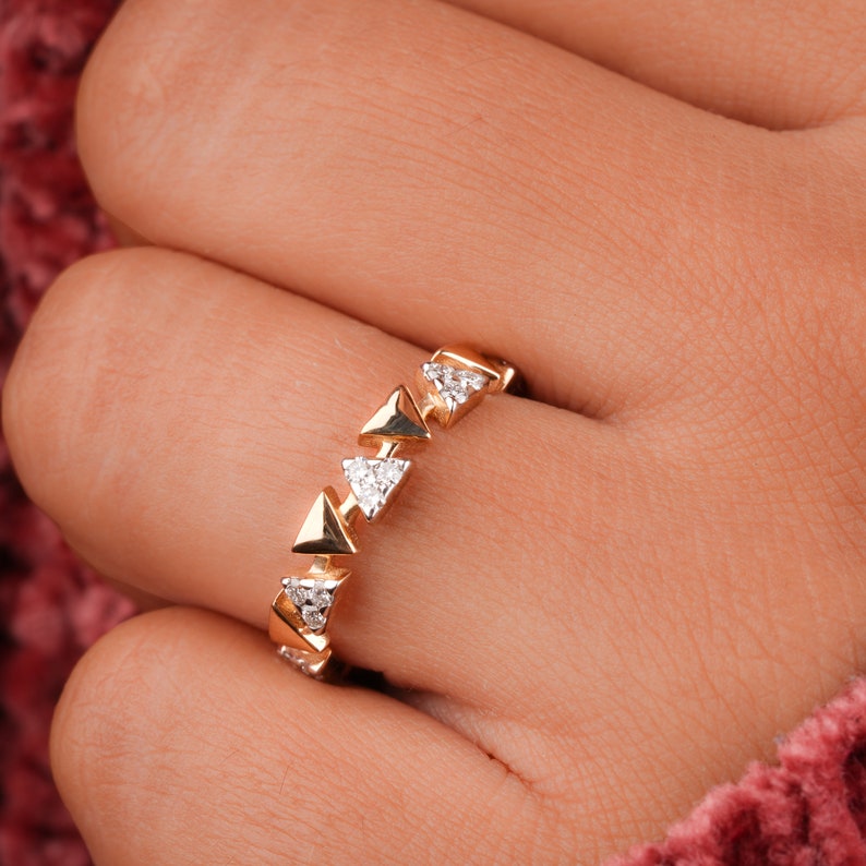 14K Gold Lab Diamond Triangle Pave Wedding Band