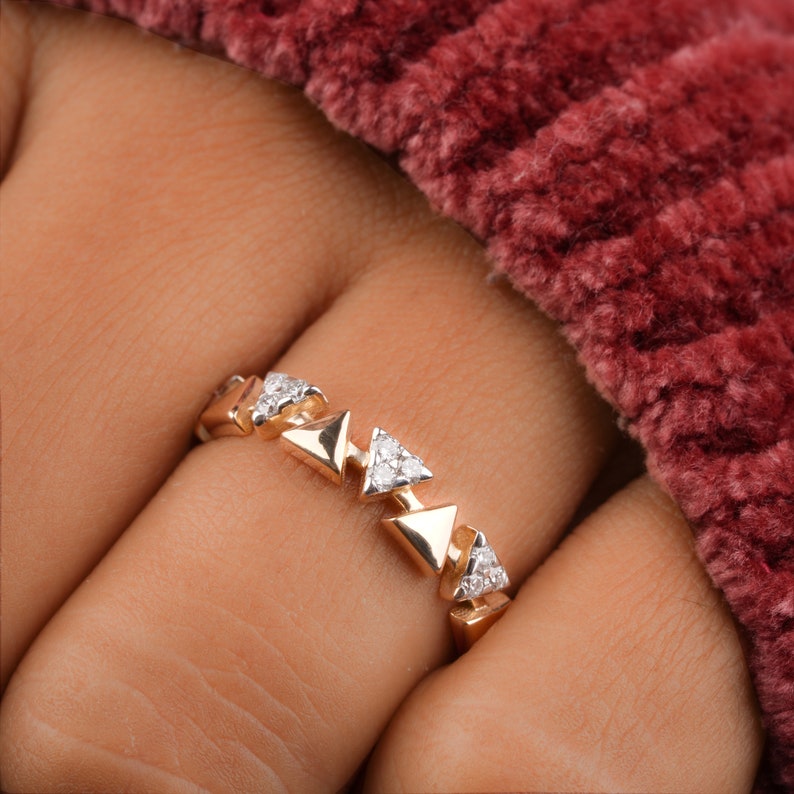14K Gold Lab Diamond Triangle Pave Wedding Band