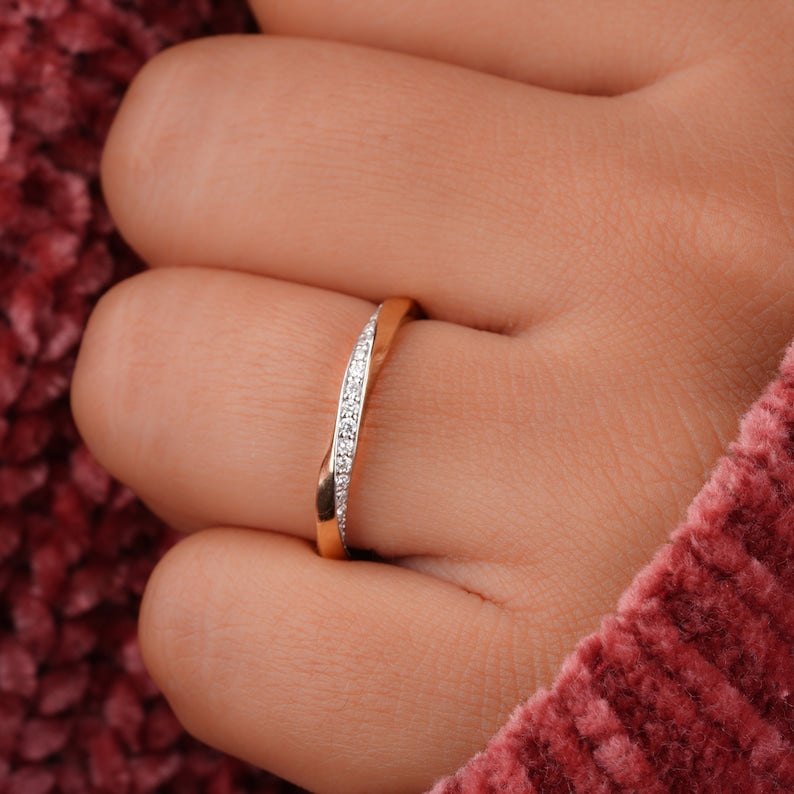 14K Gold Lab Grown Diamond Twist Pave Mobius Wedding Band