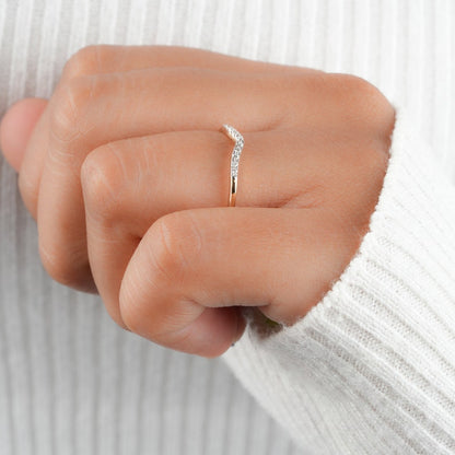 Lab Grown Diamond Curved Band 14K Gold