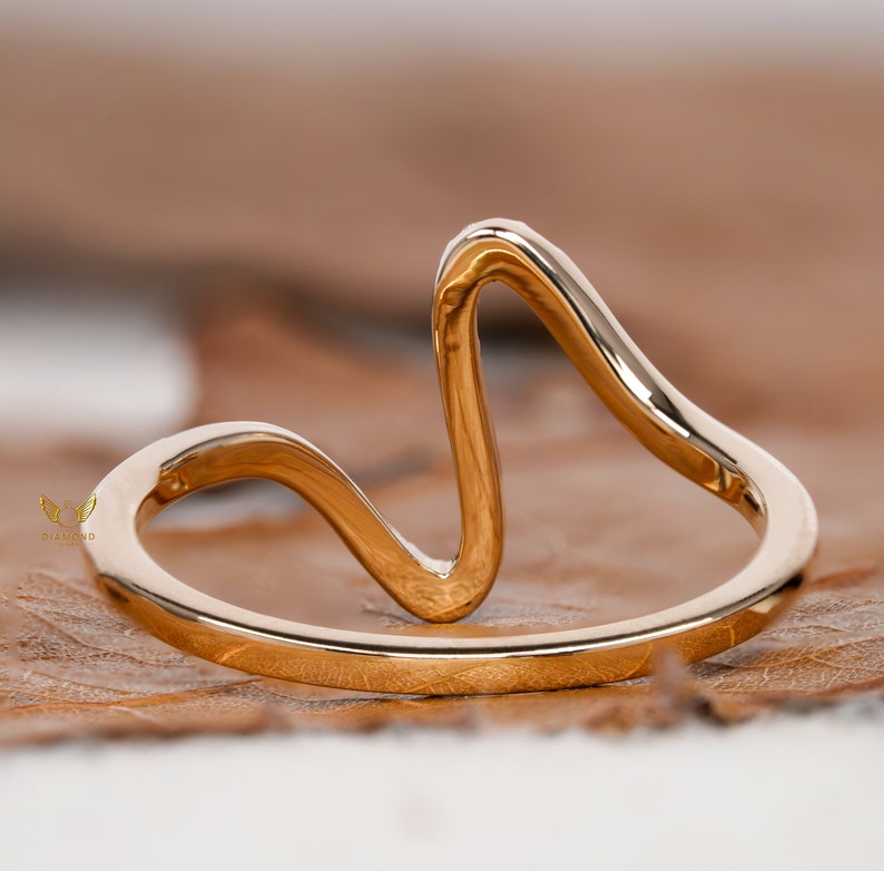 Minimalist Lab Diamond Wave Band for Women