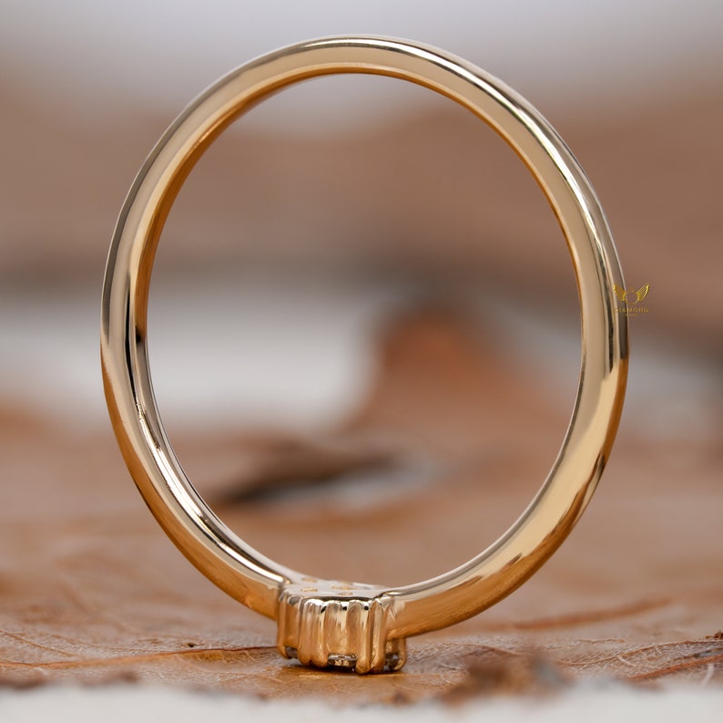Lab Diamond Tiny Flower Ring, 14K Gold Dainty Minimalist Ring