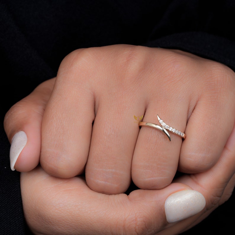 Lab Diamond Wave Bypass Ring – Minimal 14K Gold