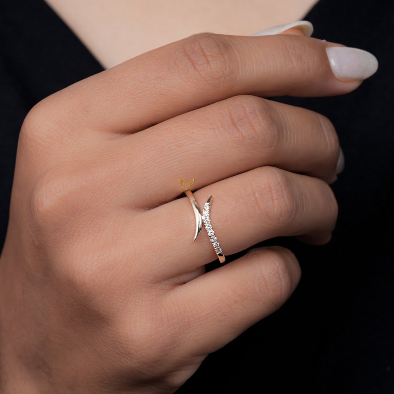 Lab Diamond Wave Bypass Ring – Minimal 14K Gold