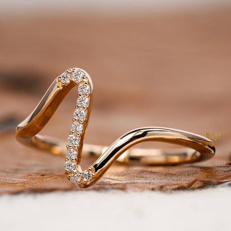 Minimalist Lab Diamond Wave Band for Women
