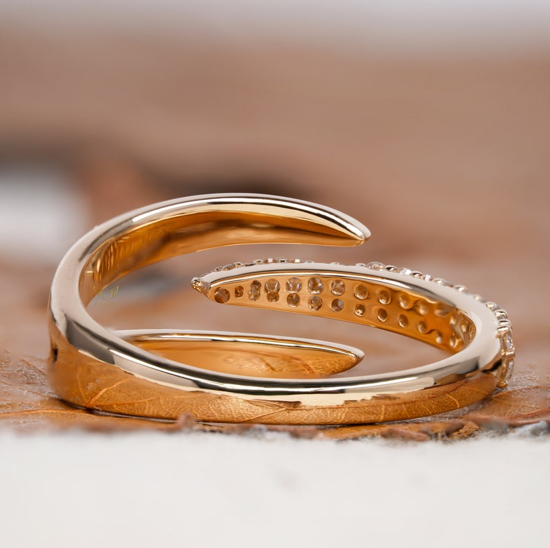 Minimalist Lab Diamond Claw Stacking Ring