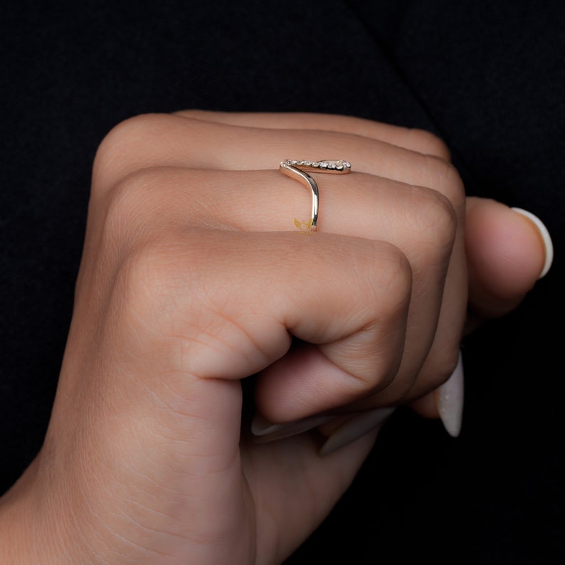 Minimalist Lab Diamond Wave Band for Women