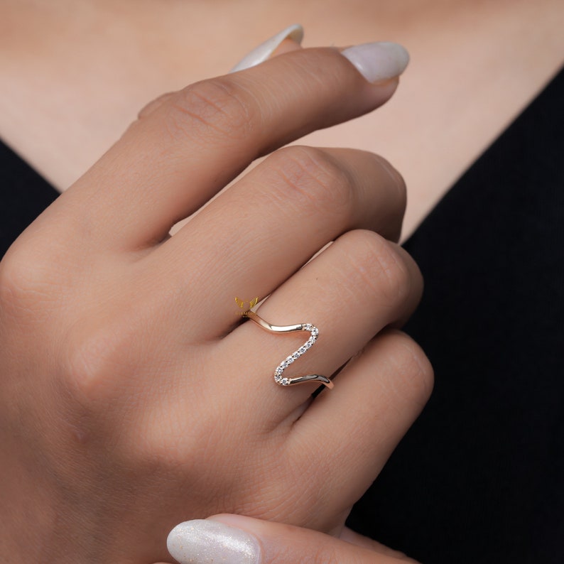 Minimalist Lab Diamond Wave Band for Women