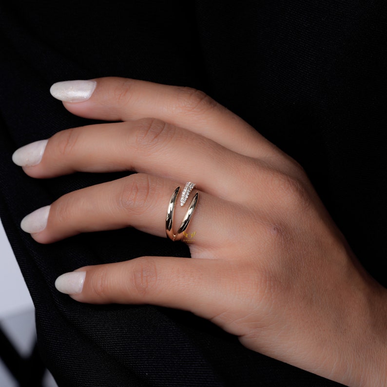 Minimalist Lab Diamond Claw Stacking Ring