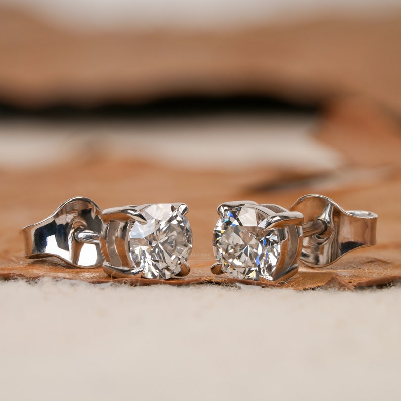 1.00 TCW Round Cut Lab Grown Diamond Earrings,Diamond Stud Earrings,Daily Wear Earrings,Graduation Gifts