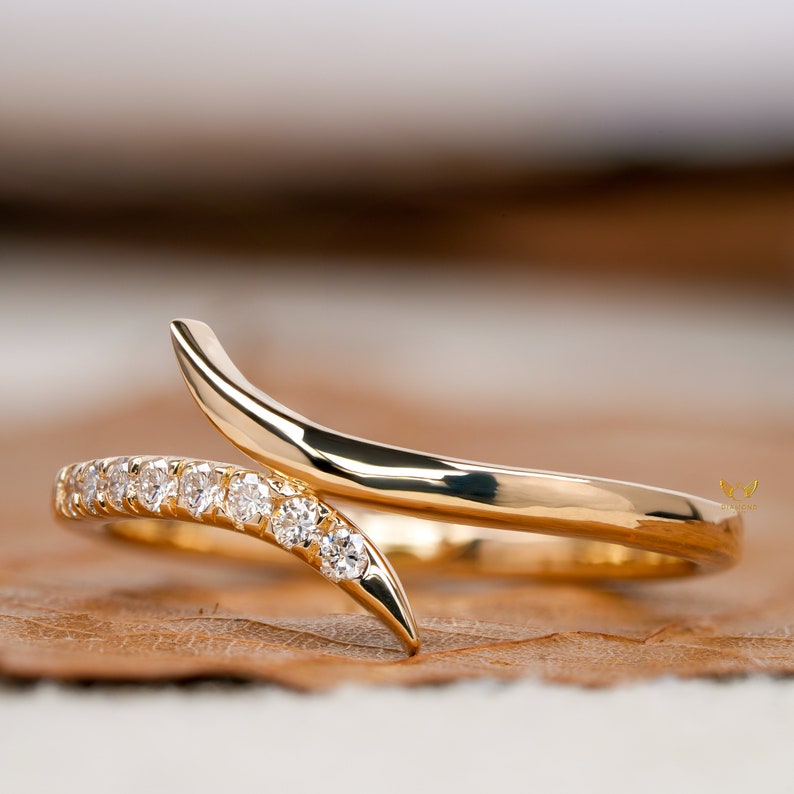 Lab Diamond Wave Bypass Ring – Minimal 14K Gold
