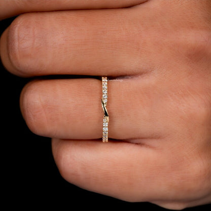 Round Lab Diamond Twisted Half Eternity Band