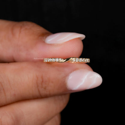 Round Lab Diamond Twisted Half Eternity Band
