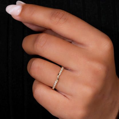 Round Lab Diamond Twisted Half Eternity Band