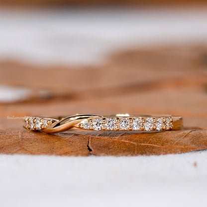 Round Lab Diamond Twisted Half Eternity Band
