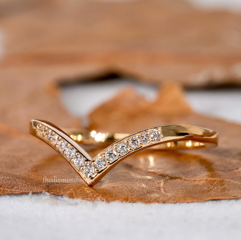 V Shape Lab Diamond Band Chevron Wedding Ring for Women