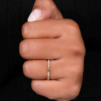 Round Lab Diamond Twisted Half Eternity Band