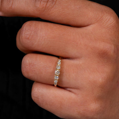 Round Lab Grown Diamond Ring – 7 Stone Minimal 14K Gold Band