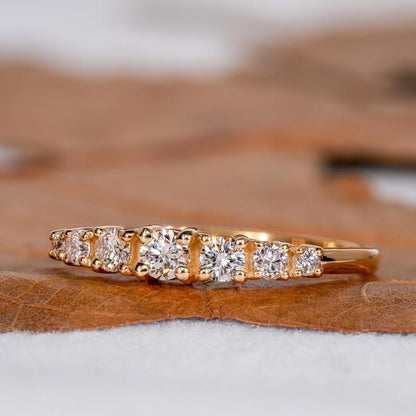 Round Lab Grown Diamond Ring – 7 Stone Minimal 14K Gold Band