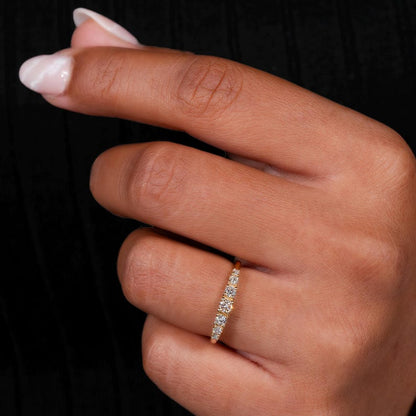 Round Lab Grown Diamond Ring – 7 Stone Minimal 14K Gold Band