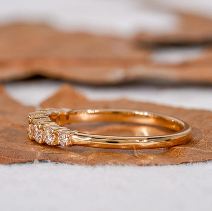 Round Lab Grown Diamond Ring – 7 Stone Minimal 14K Gold Band