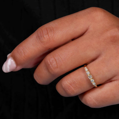 Round Lab Grown Diamond Ring – 7 Stone Minimal 14K Gold Band