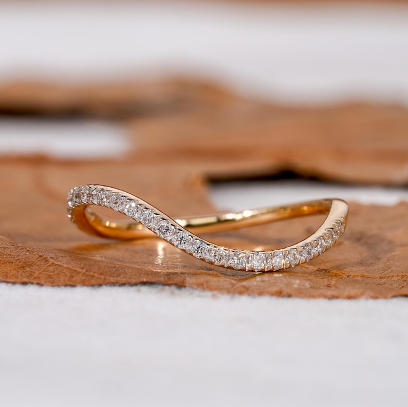 Curved Wavy Lab Diamond Band – Elegant Pavé Stacking Ring