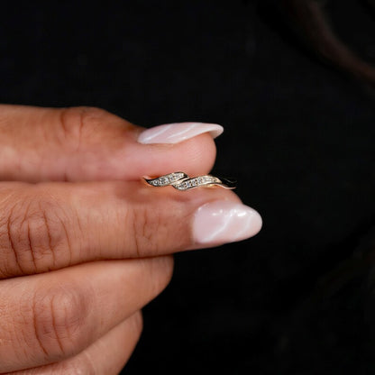 Round Lab Diamond Wave Ring – Minimal 14K Gold Stackable Ring