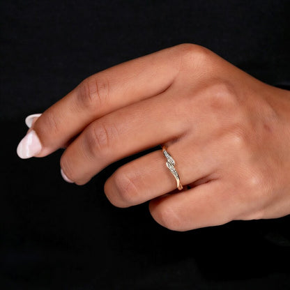 Round Lab Diamond Wave Ring – Minimal 14K Gold Stackable Ring