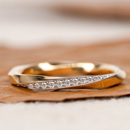 14K Gold Lab Grown Diamond Twist Pave Mobius Wedding Band