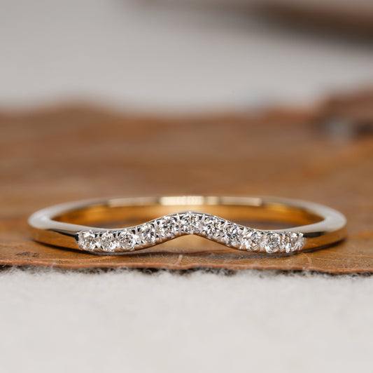Lab Grown Diamond Curved Band 14K Gold