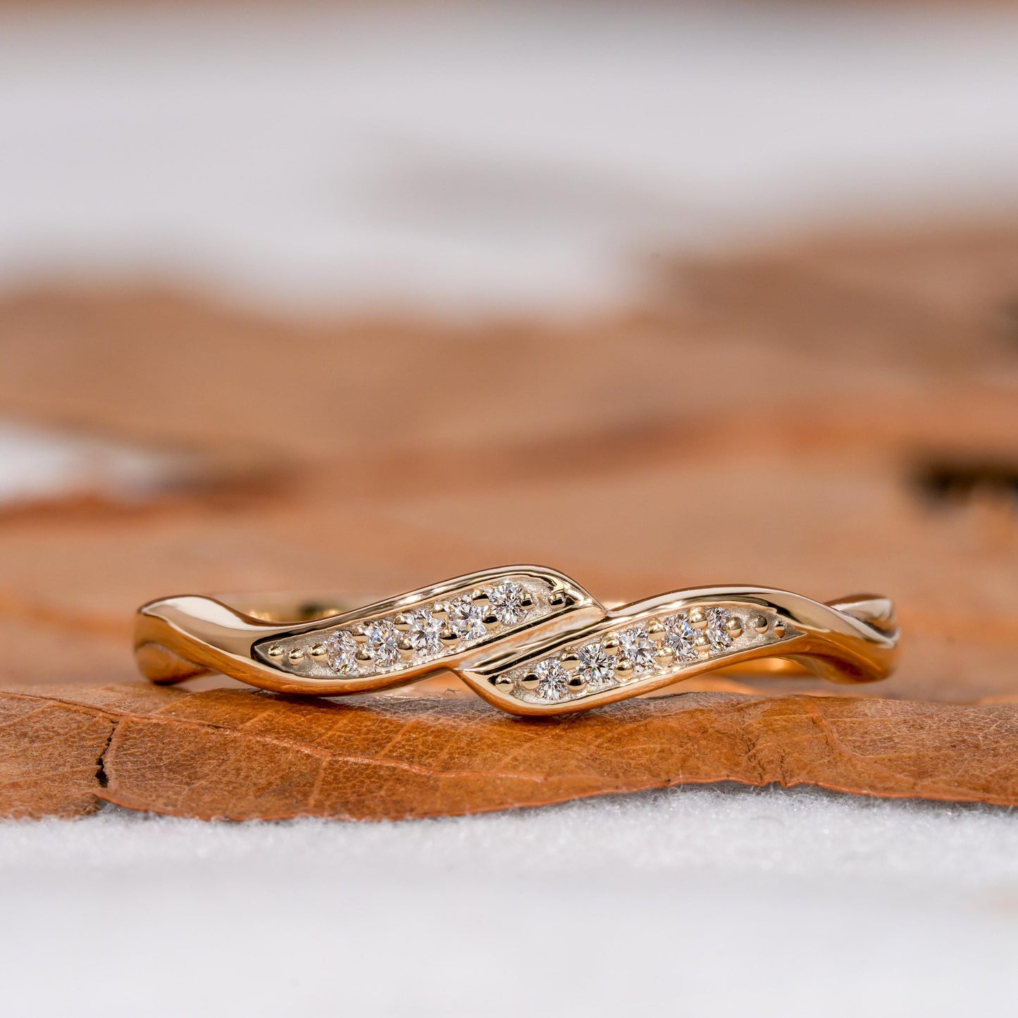 Round Lab Diamond Wave Ring – Minimal 14K Gold Stackable Ring