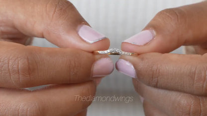 Lab Grown Diamond Curved Band 14K Gold